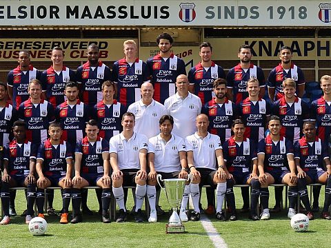 Excelsior Maassluis wint overtuigend in Voetbal Rijnmond Cup