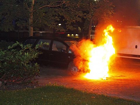 Auto Van Zantenplein uitgebrand