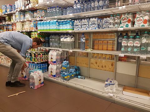 Flessenwater raakt ook in Schiedam uitverkocht