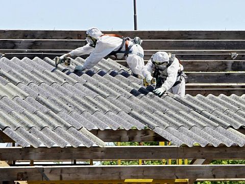 SLV: urgentie asbestvrij maken daken ontbreekt