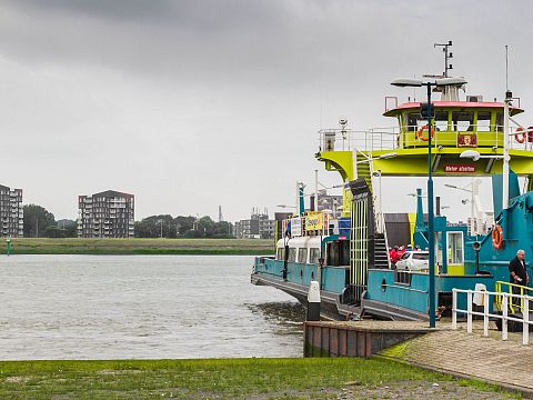 Veerboot Staeldiep voor reparatie naar Schiedam