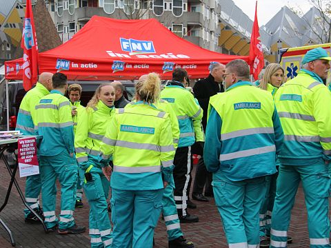 Ambulancepersoneel in actie