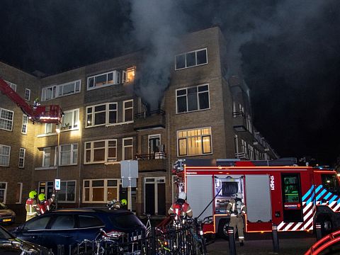 Grote brand Van 't Hoffplein - vier mensen van balkon gered
