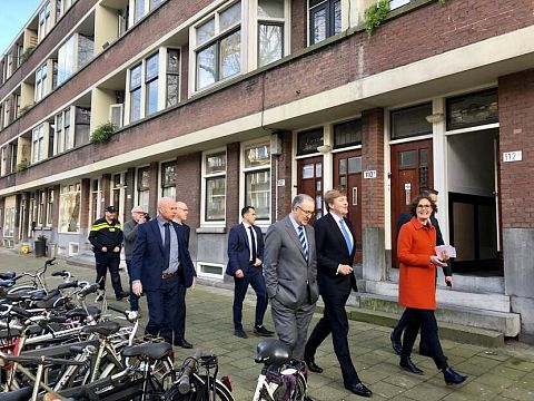 Willem-Alexander op werkbezoek in Bospolder-Tussendijken