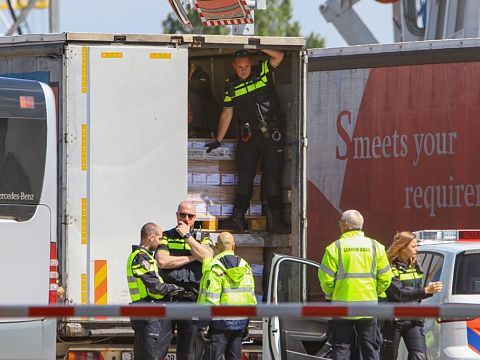 34 Mensen onderschept in laadruim truck