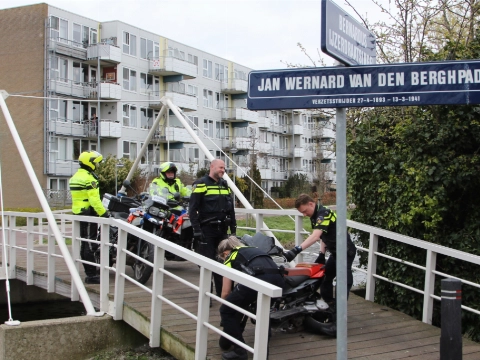 Politie achtervolgt scooter in Woudhoek