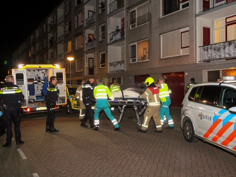 Zwaargewonde man aangetroffen in trappenhuis