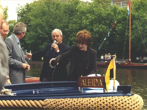 Liesbeth List doopte de eerste fluisterboot