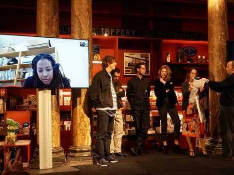 &Ouml;zg&uuml;r Kar wint Volkskrant Beeldende Kunstprijs