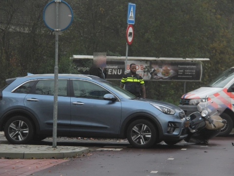Scooterrijder aangereden door auto