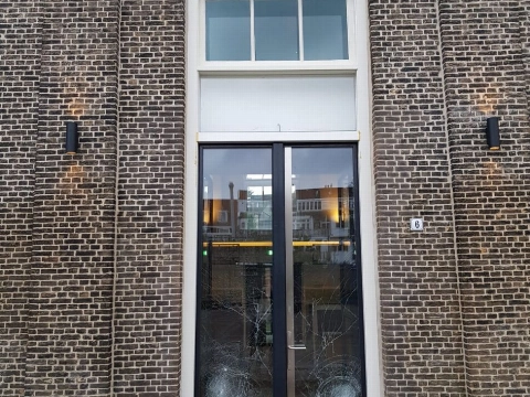 Iemand had enorme haast binnen te komen bij Hotspot Hutspot