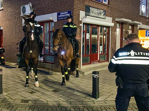 Politie te paard tegen vuurwerkoverlast