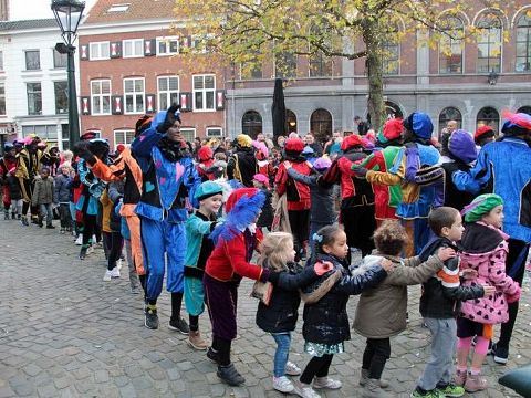 Schiedam laat Zwarte Piet in drie jaar tijd uitsterven