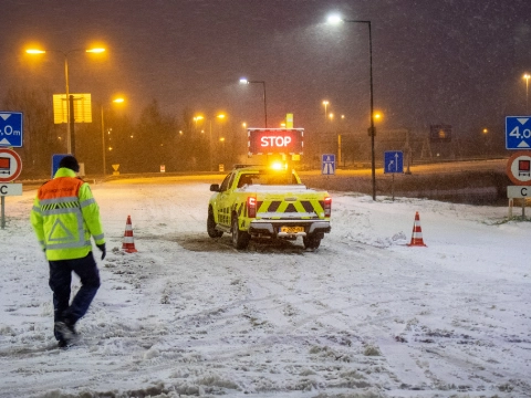 Oprit A4 afgesloten door sneeuw
