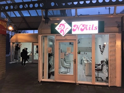 Poedelparadijs in Spaland wordt nagelstudio