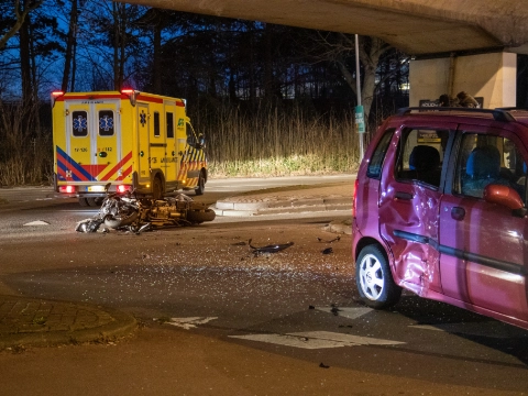 Twee gewonden na ongeval tussen auto en motor