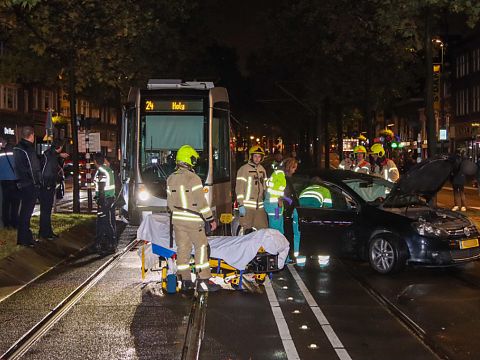 Automobiliste gewond na aanrijding met tram