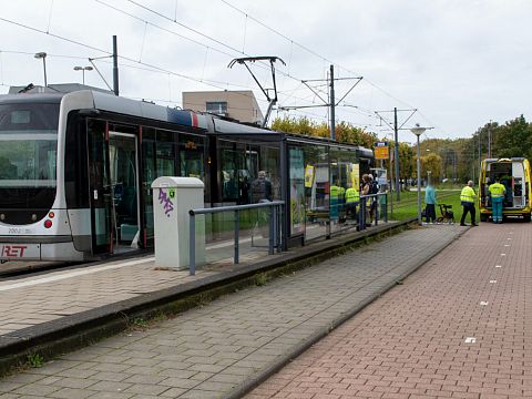 Lijnen 21 en 24 tijdelijk gestremd na val in tram