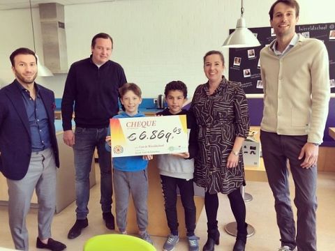 School krijgt cheque van Ronde Tafel Schiedam