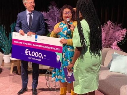 Sun van Dijk wint Joke Smit aanmoedigingsprijs