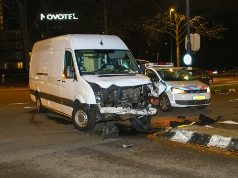 Verkeer geblokkeerd na aanrijding; &eacute;&eacute;n aanhouding