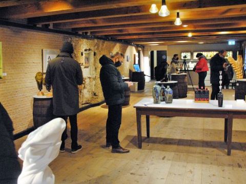 Jenevermuseum als galerie open en dicht