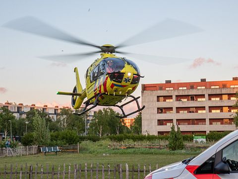Trauma-arts met ambulance mee vanaf Nieuwlandplein