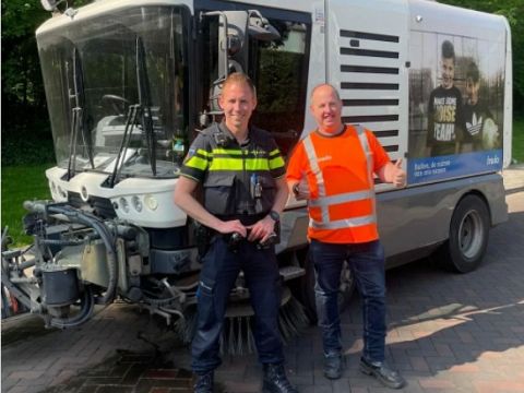 Wijkagent rijdt rondje mee door Schiedam-West