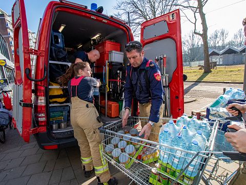 Brandweer Schiedam winkelt voor Oekraïne
