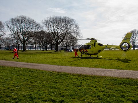 Traumahelikopter landt op Maasboulevard