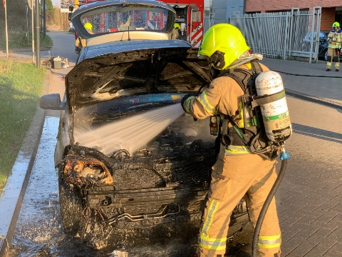 Auto deels uitgebrand