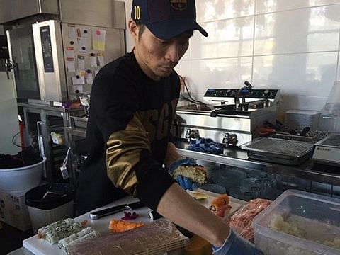 Nieuw sushi-restaurant komt met primeur: sushi-taco