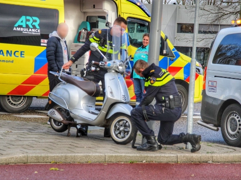 Aanrijding tussen auto en scooter in Spaanse Polder