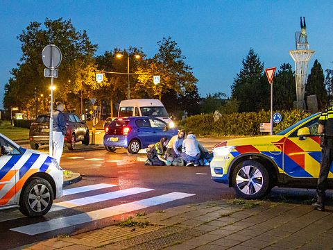 Twee scooterrijders gewond na aanrijding