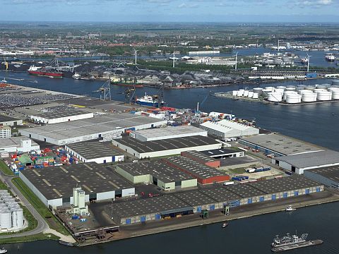 DHG koopt terminal in Amsterdamse haven