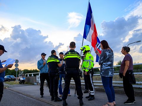 Burgemeester beëindigt vlaggenprotest op viaduct A4
