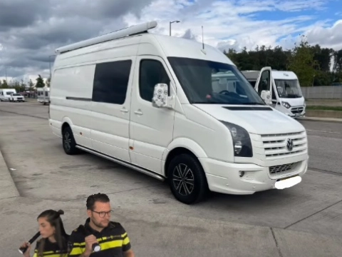 Politie zoekt bus en deelt kenteken