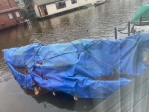 Bootje waait aan