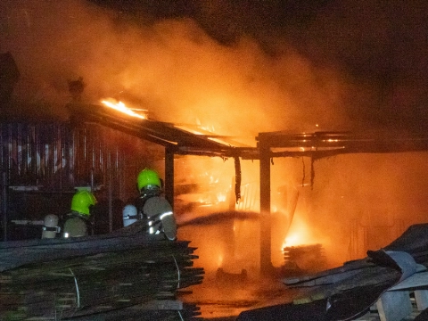 Opslag werkplaats in de fik