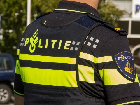 Politie doet huiszoekingen in Schiedam: persoon aangehouden