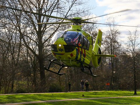 Traumahelikopter rukt uit voor gevallen fietser