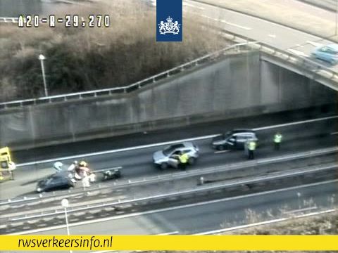 A20 afgesloten bij Rotterdam na ongeval