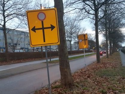 Ongeloof over twee verkeersborden achter elkaar