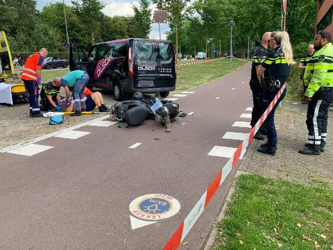 Scooterrijder zwaargewond bij aanrijding