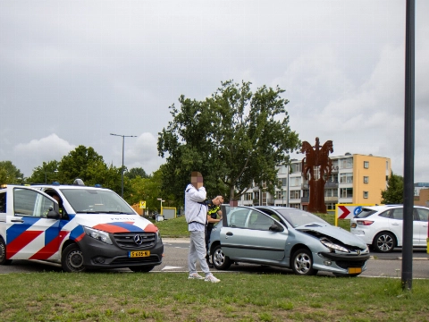 Flinke blikschade op Nieuwlandplein