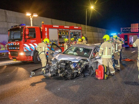Zware crash op A20, vrouw uit auto 'geknipt'