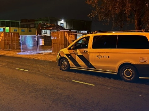 Midden in de nacht op het industrieterrein...