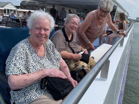 Bewoners Frankelandgroep op vakantieschip