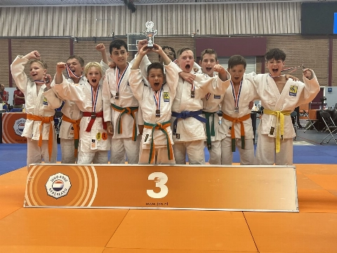 Jongensteam Sportinstituut Schiedam derde van Nederland