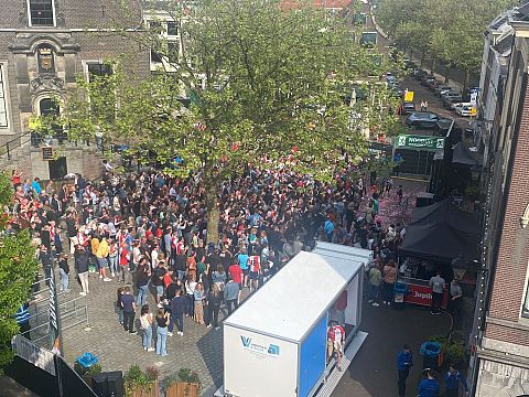 Gaaf feesie, met 900 m/v op het Feyenoordplein